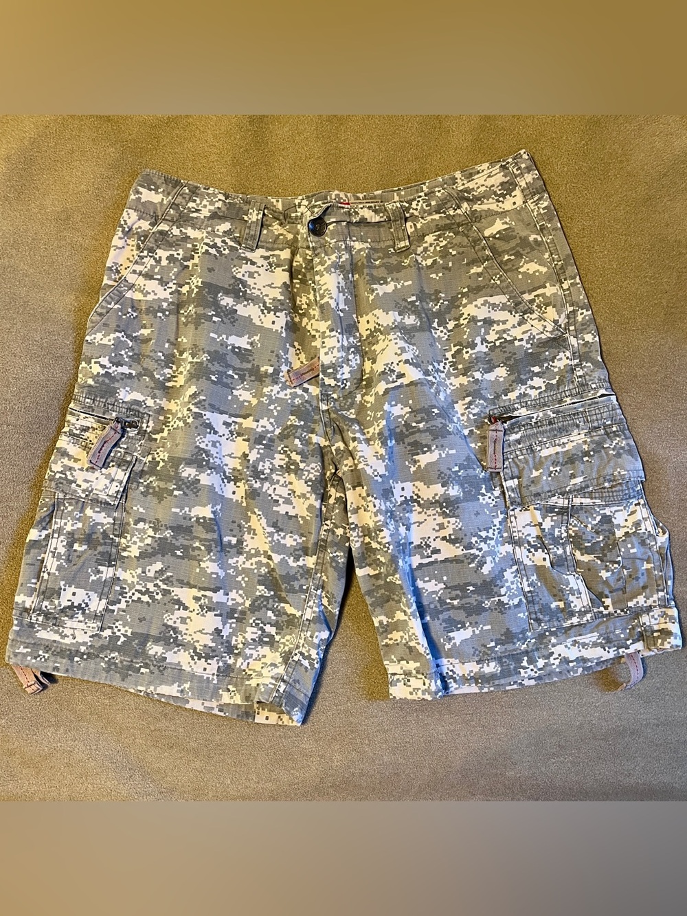 Molecule camo cargo shorts mens XL
